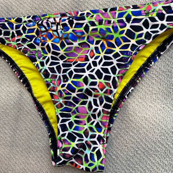 Arena Max Life Geometric Multicolor Swim Bikini Bottoms Size Medium NWT $78 - Picture 2 of 7